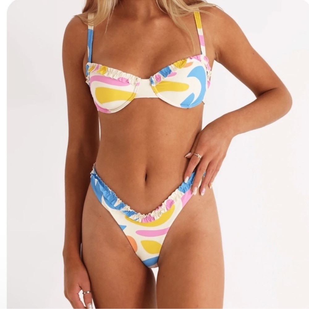 NWT Aurelle Leonie Printed Ruffle Bikini Set - Size XL